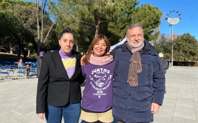 Conchi Abellán, coordinadora autonòmica de Podem Catalunya, Alejandra Sandoval, coordinadora Podem Sabadell i Antonio Roa, secretari d'organització de Podem Sabadell | Helena Molist